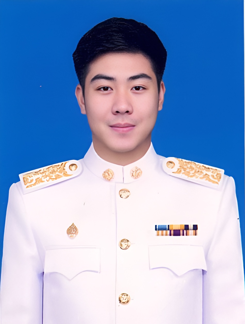 นายพานทองแท้ ศิริศักดิ์ บัวใหญ่